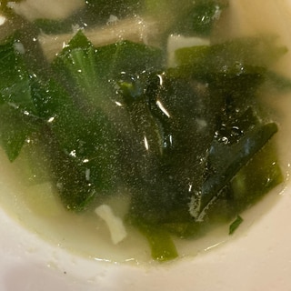 小松菜とわかめと豚肉の中華スープ